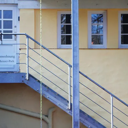 Ferien-wohnung Am Menzer-park Apartmán