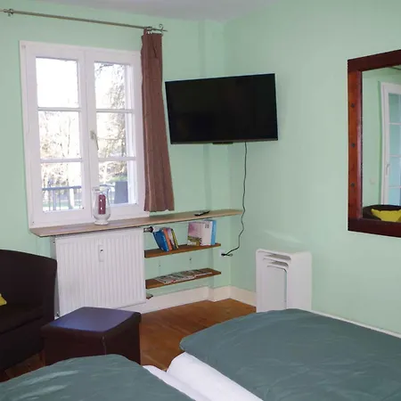 Ferien-wohnung Am Menzer-park Apartmán *